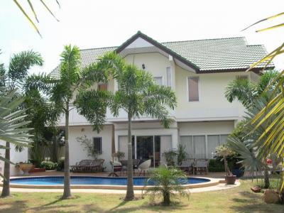 pic Well presented , very spacious detached 