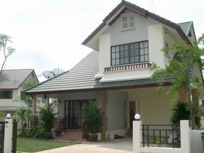 pic A well presented 3 bedroom,two storey