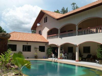 pic Well presented and extremely spacious