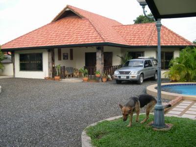 pic This family home in the countryside