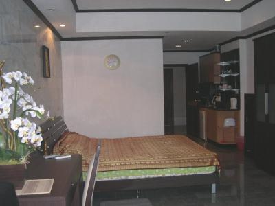 pic Studio apartment located on high floor 