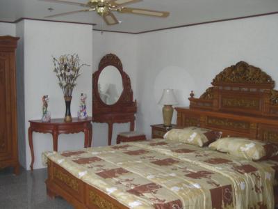 pic A well presented penthouse apartment 