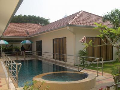 pic A single storey bungalow