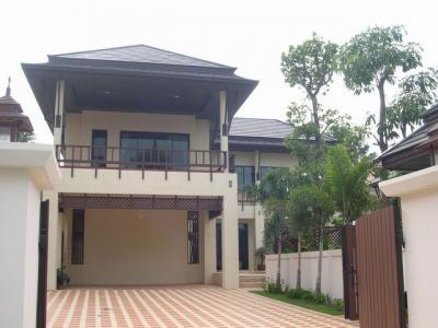pic Well presented and extremely spacious