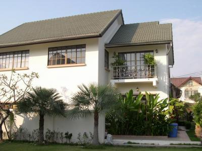 pic A 3 bedroom two storey house 