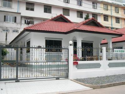 pic A 2 bedroom bungalow fully furnished 