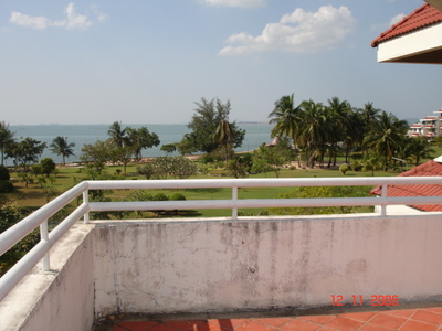 pic Lowrise beachfront property nice seaview