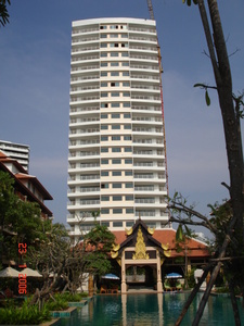 pic Living in a beachfront condo