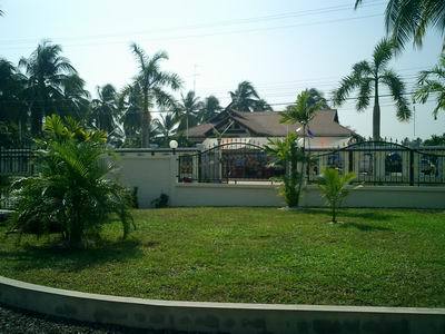 pic Family Home near Mabprachan lake