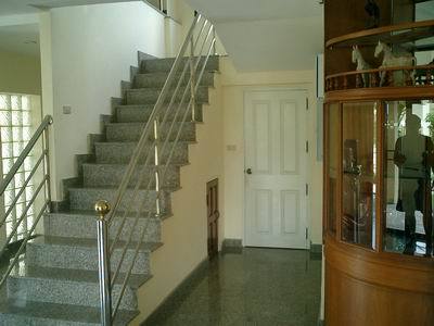 pic Two storey house for rent