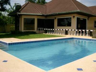 pic Spacious House with Swimming Pool
