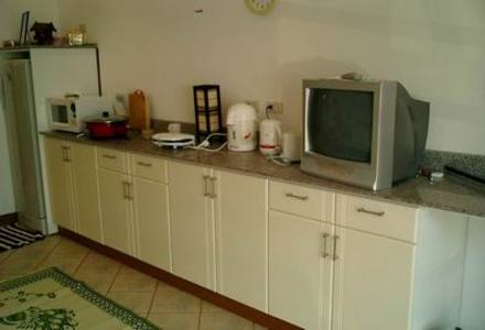 pic Newly Renovated and Furnished Studio