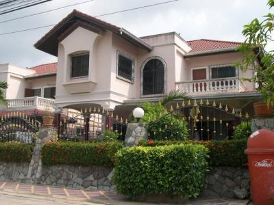 pic A furnished 2 storey home