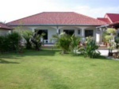 pic Nice and private 3-bedroom bungalow