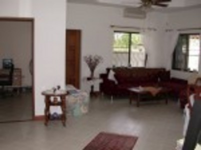 pic Nice and private 3-bedroom bungalow