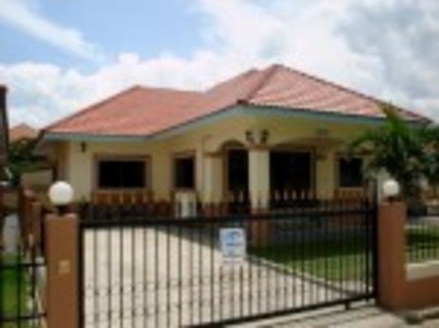 pic Single storey house for sale 
