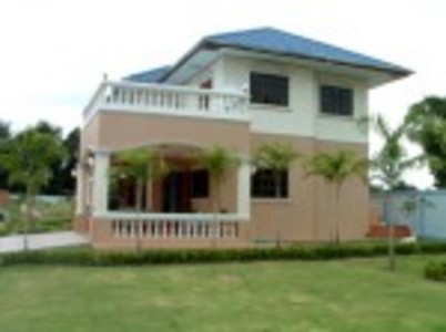 pic 2 storey house for sale 