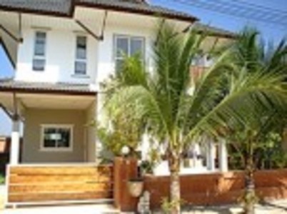 pic 2 storey house for sale or rent 