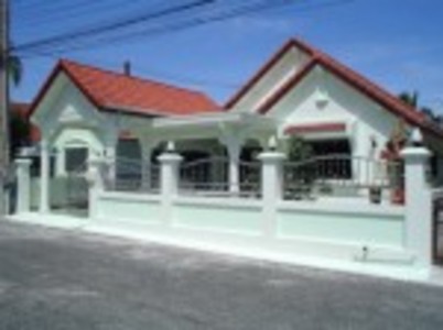 pic A large 2 bedorom bungalow