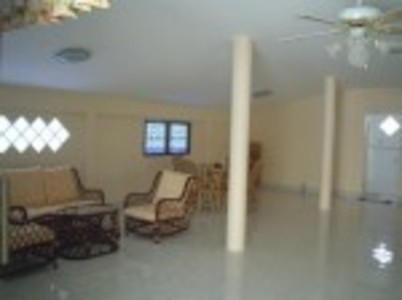 pic A large 2 bedorom bungalow