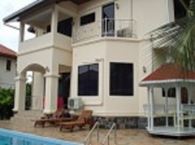 pic 300 sqm house for rent 