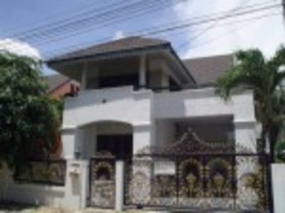 pic 2 storey house for rent in East Pattaya