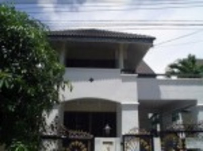 pic 2 storey house for rent in East Pattaya