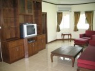 pic 1 storey house with 2 bedrooms for rent
