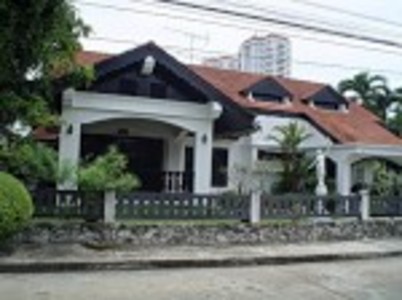 pic Exterior Size 120 Sqm house for rent 