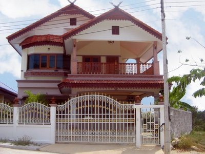 pic Clean and well balanced 2 floor house 