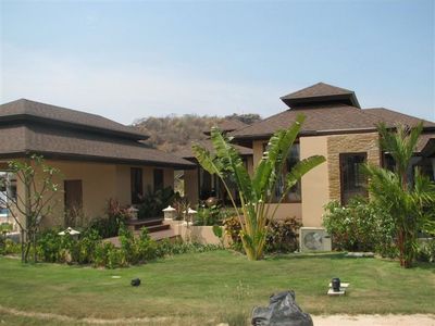 pic Balinese inspired villas
