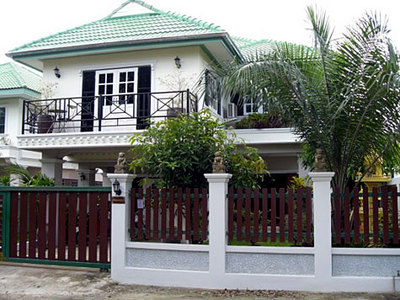 pic Well maintained 2 story house