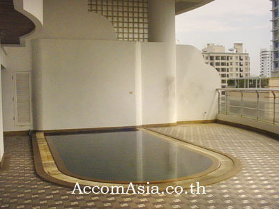 pic Duplex style with private swimming pool 