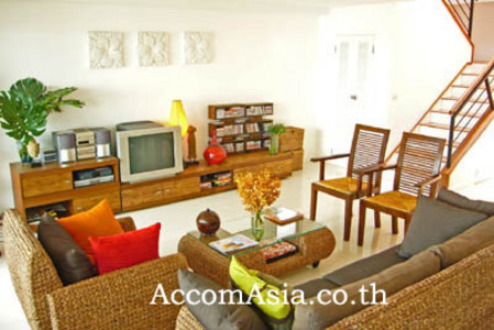 pic Tastefully Duplex Type Condominium Unit