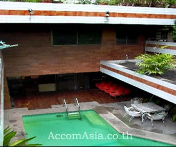 pic Well constructed House with Roof Garden 