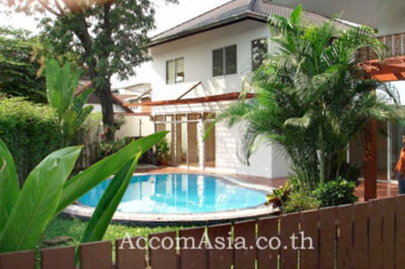 pic A Quality Built Pool Villa Home !!