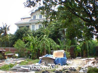 pic Empty land on sukhumvit soi 65