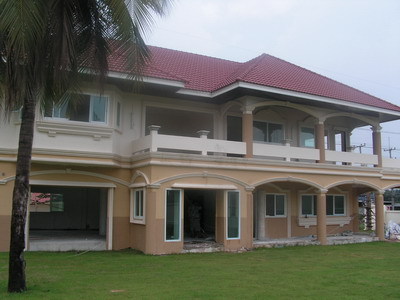 pic Newly furnished large house 