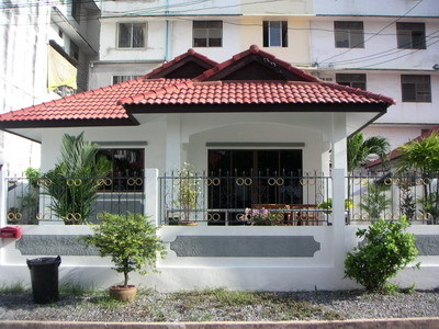 pic 2 Bed-2bath rooms house
