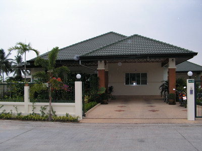 pic Stylish house in nice development 