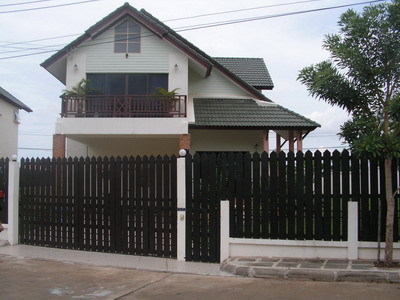 pic 3 Bedrooms House with large Landscaped
