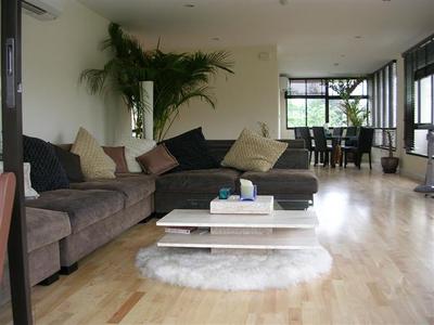 pic 2 Bedrooms Â· 142 sqm Â· Sukhumvit