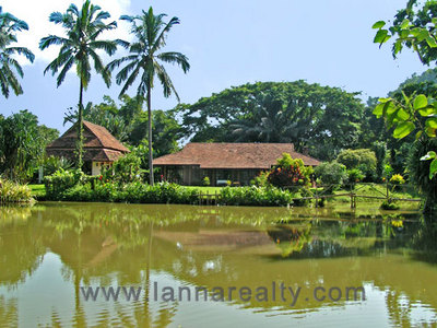 pic Beautiful, entirely landscaped property 