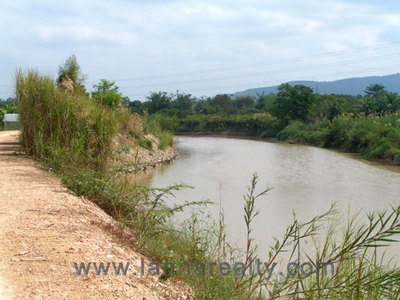 pic Land on Mae Lao River