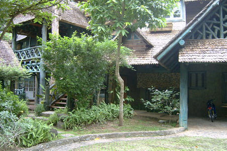 pic Luxury resort-style teakwood house