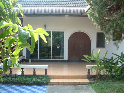 pic Cozy house in the city now available