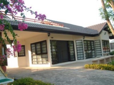 pic This lovely house is in a peaceful area