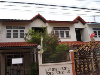pic Townhouse:Two bedrooms, three bathrooms 