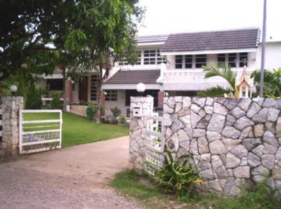 pic Large house in a nice area