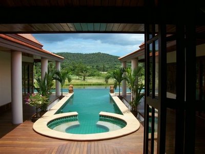 pic Stunning Balinese inspired property
